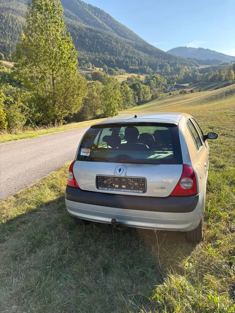 Renault Clio 2004 photo 3