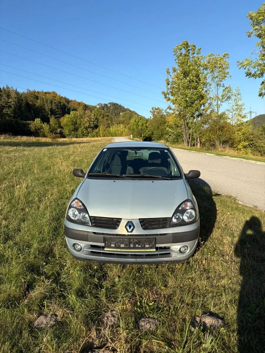 Renault Clio 2004 photo 2