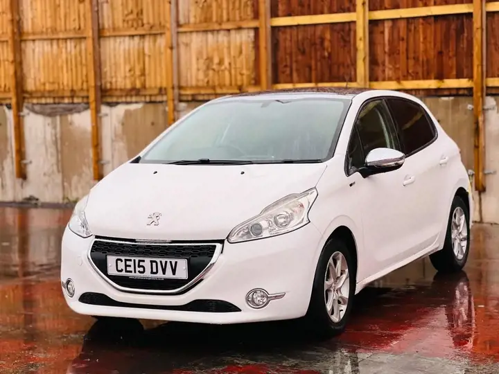 Peugeot 208 2015 photo 4