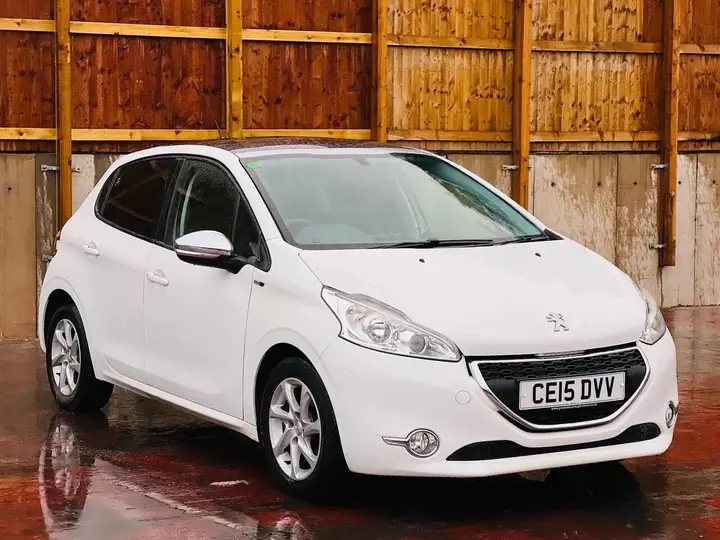 Peugeot 208 2015 photo 3