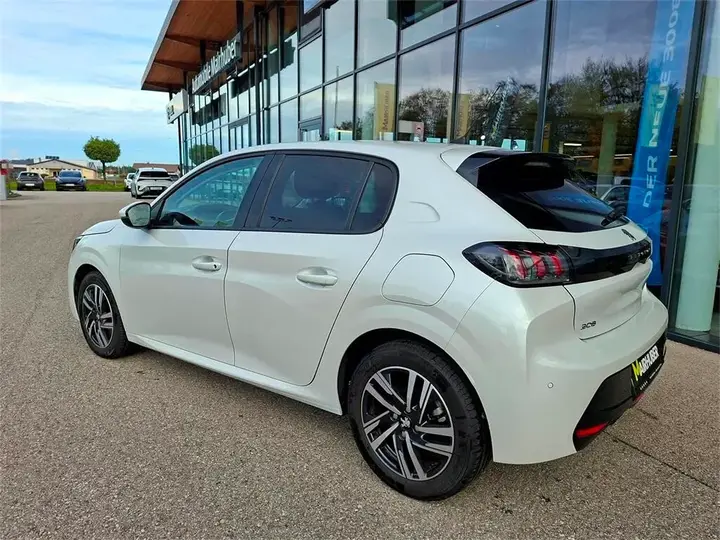 Peugeot 208 2020 photo 3