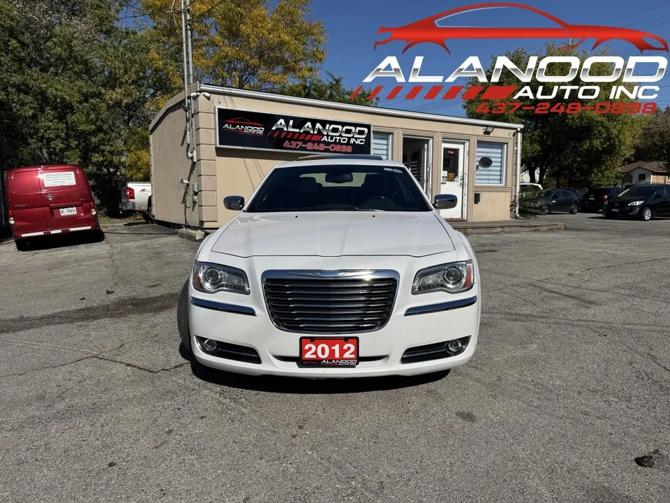 Chrysler 300 2012 photo 2