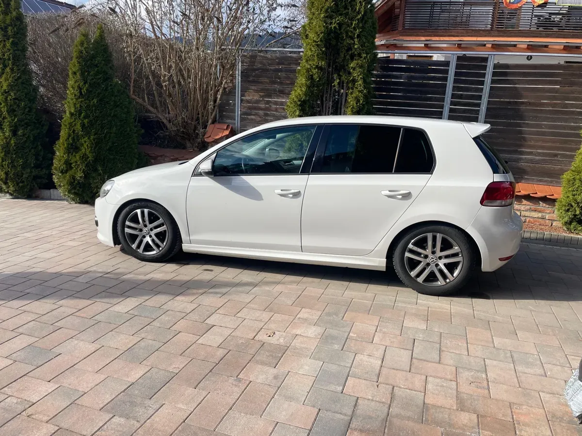 Volkswagen Golf 2011 photo 2