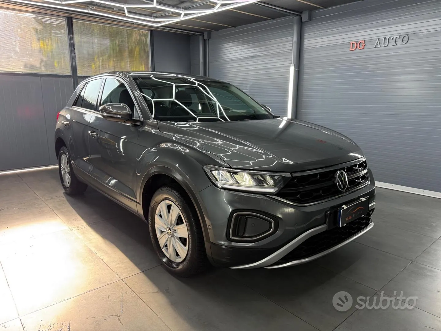 Volkswagen T-Roc 2022 photo 2