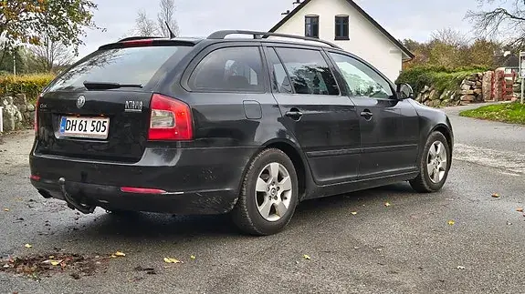 Skoda Octavia 2009 photo 2