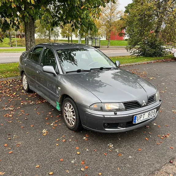 Mitsubishi Carisma 2003 photo 2