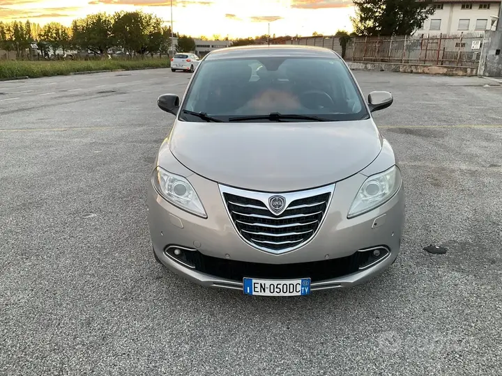Lancia Ypsilon 2012 photo 3