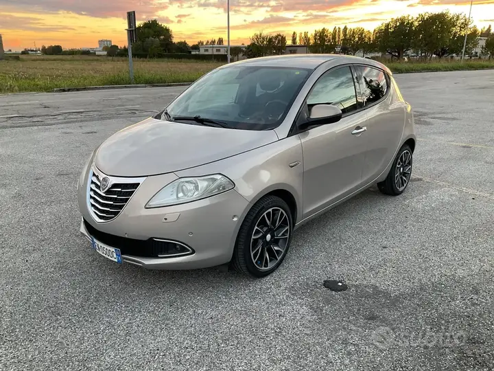 Lancia Ypsilon 2012 photo 2