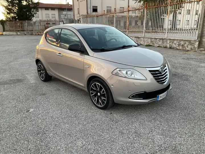 Lancia Ypsilon 2012 photo 4
