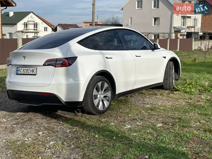 Tesla Model Y 2021 photo 2