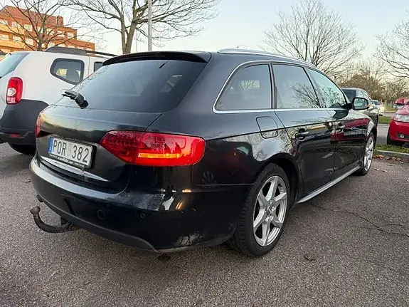 Audi A4 2010 photo 2