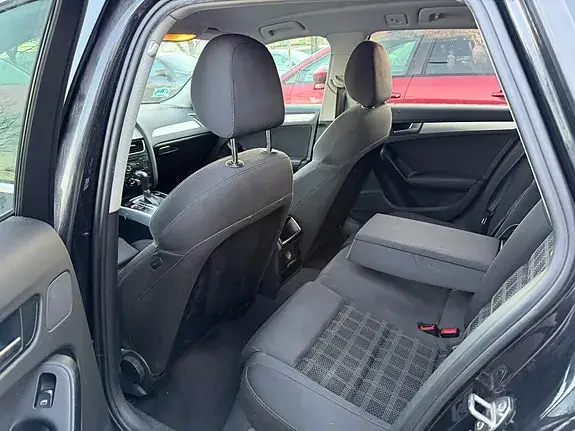 Audi A4 2010 photo 4