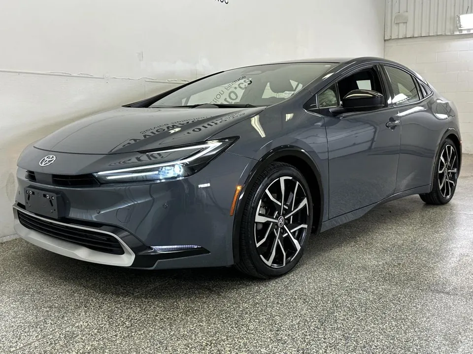 Toyota Prius Prime 2023 photo 3