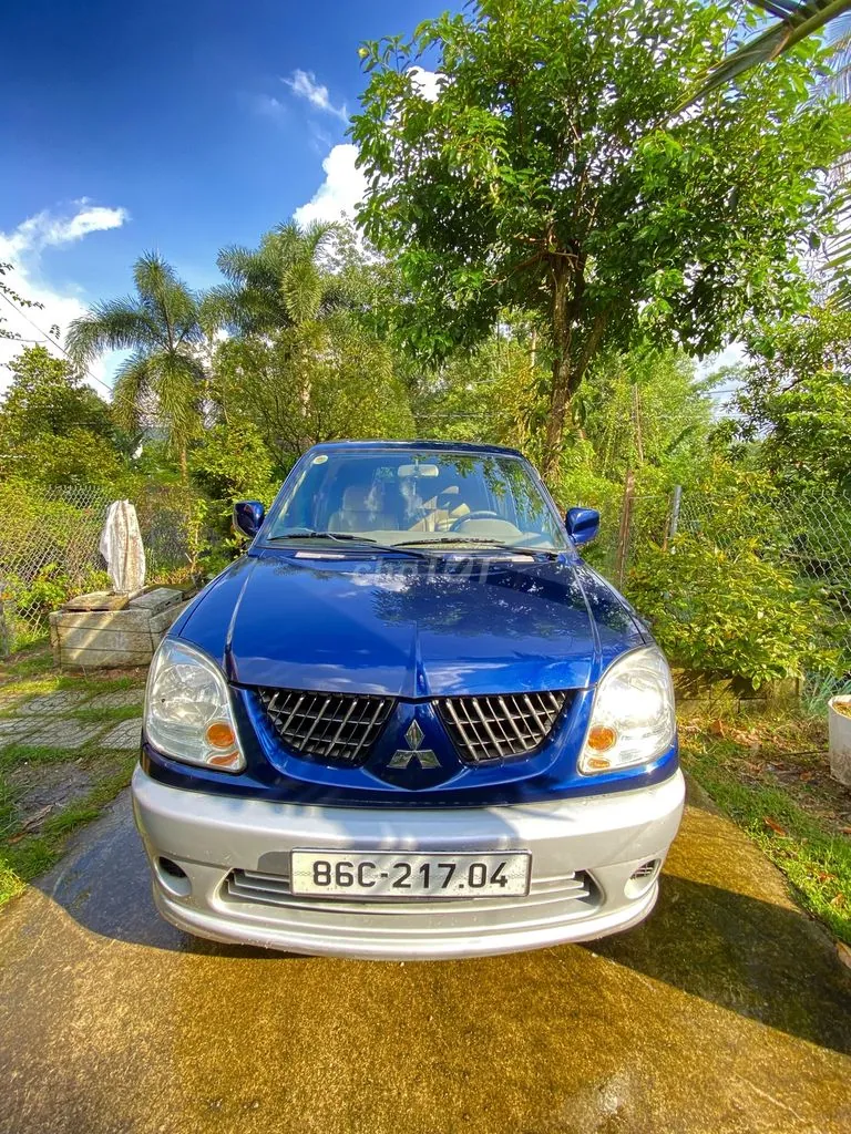 Mitsubishi Jolie 2004 photo 4