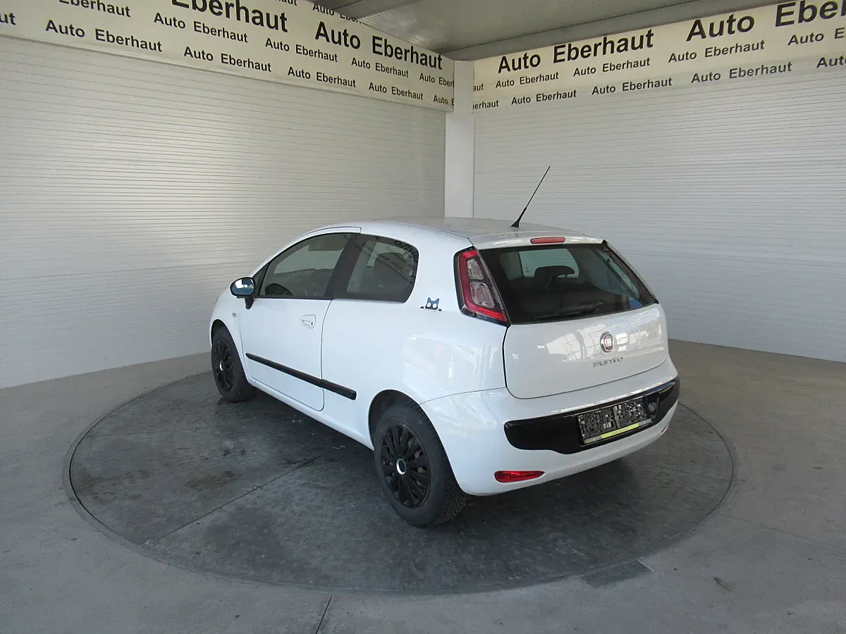 Fiat Punto 2011 photo 3