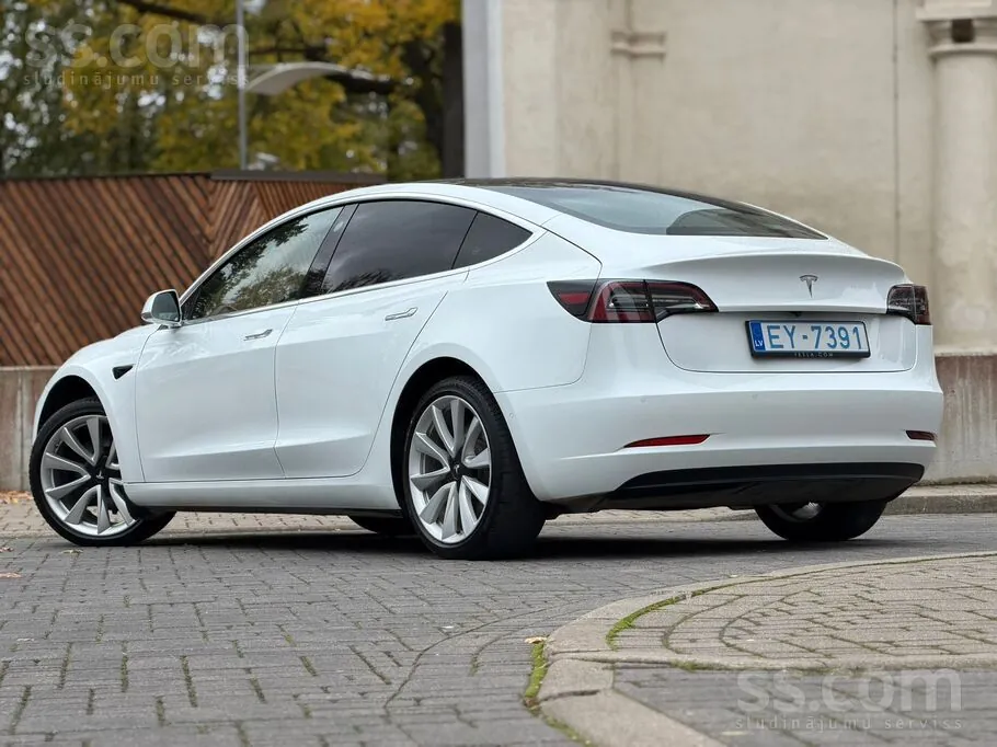 Tesla Model 3 2020 photo 5