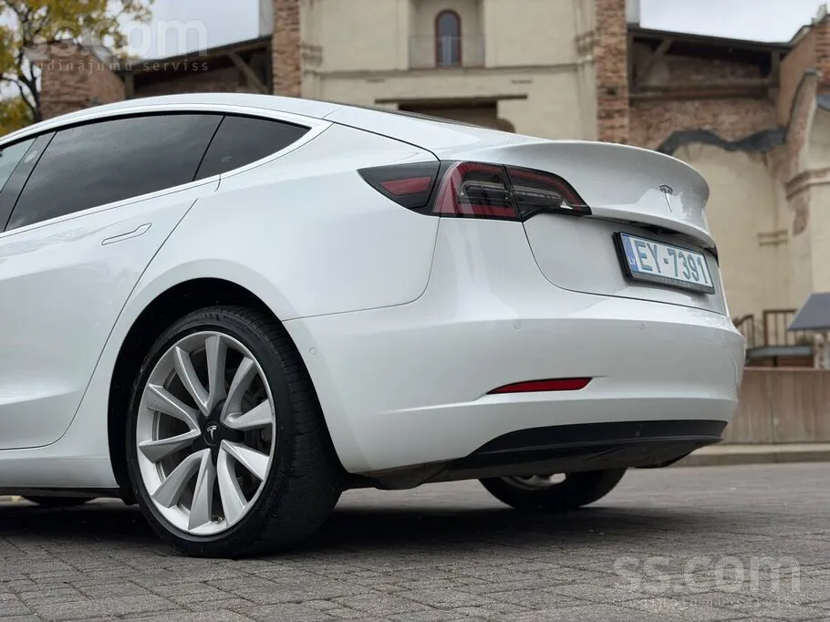 Tesla Model 3 2020 photo 4