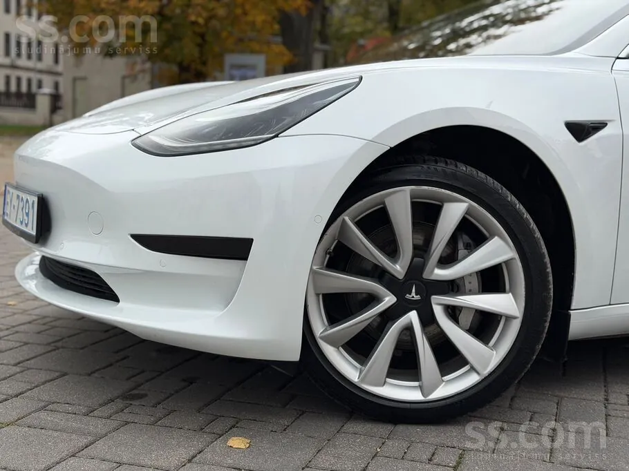 Tesla Model 3 2020 photo 2
