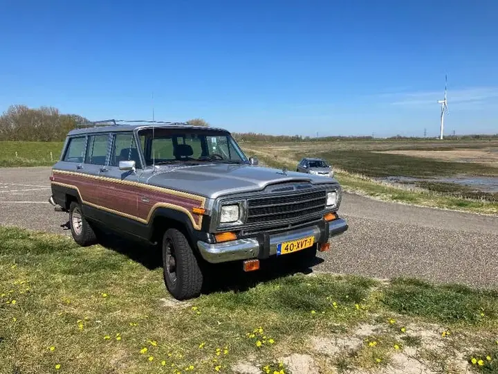 Jeep Wagoneer