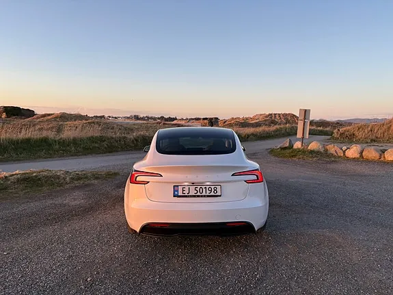 Tesla Model 3 2024 photo 5