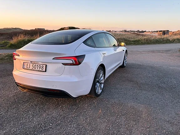 Tesla Model 3 2024 photo 3