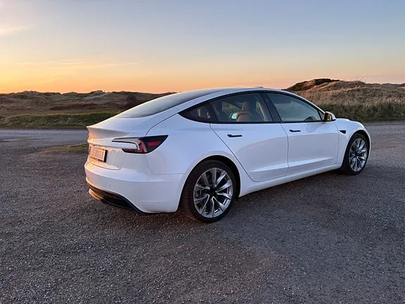 Tesla Model 3 2024 photo 4