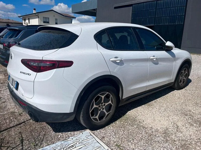 Alfa Romeo Stelvio 2022 photo 4