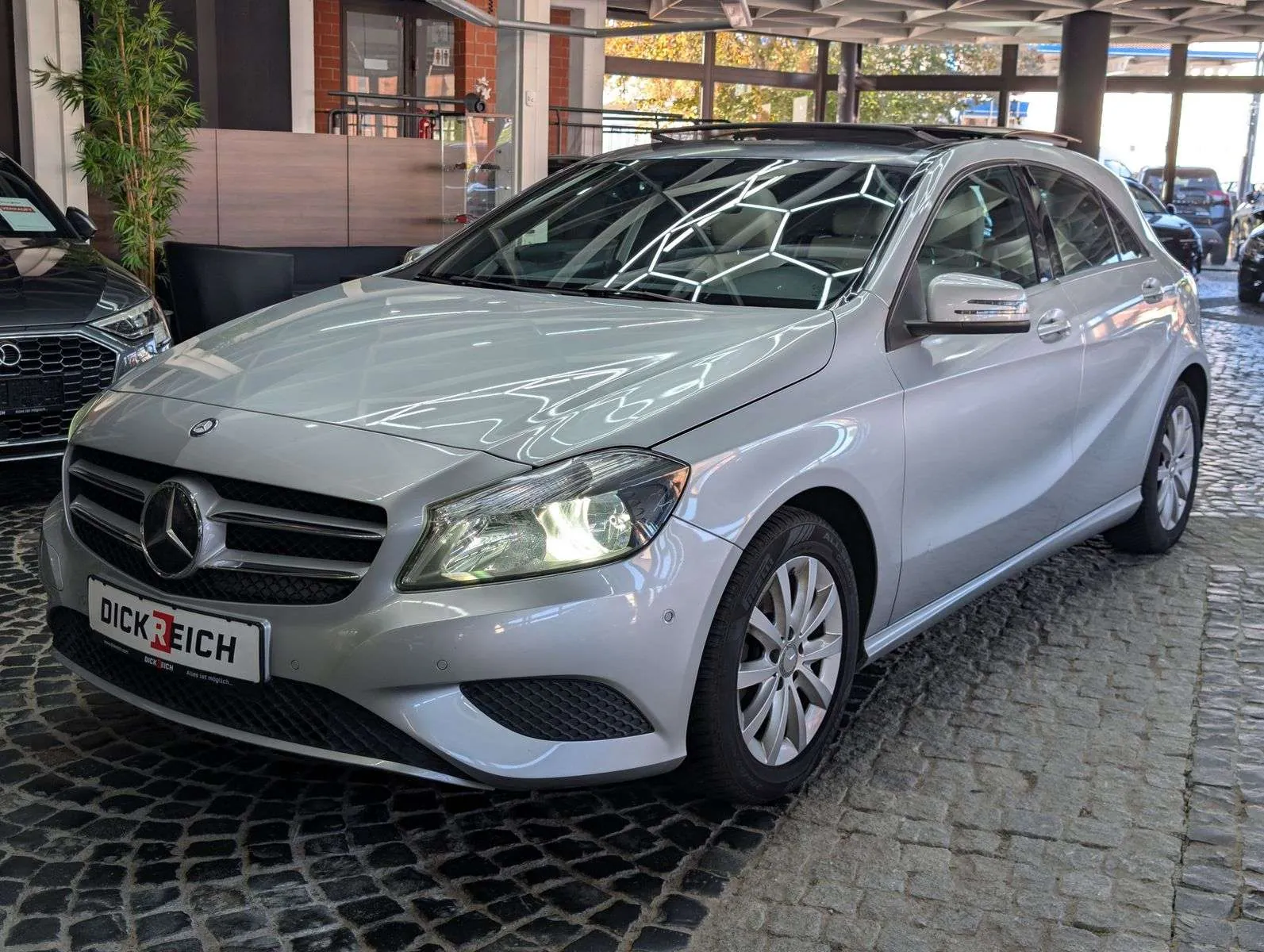 Mercedes-Benz A-Class 2014 photo 4