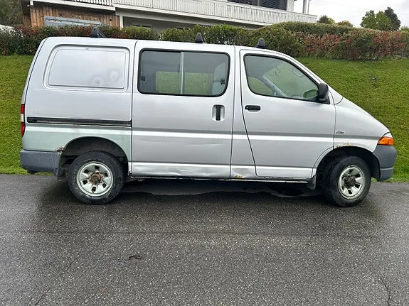 Toyota Hiace 2005 photo 2