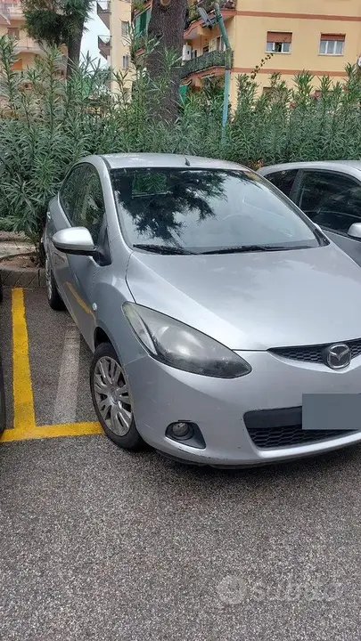 Mazda 2 2009 photo 2