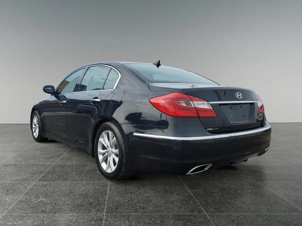 Hyundai Genesis 2013 photo 3