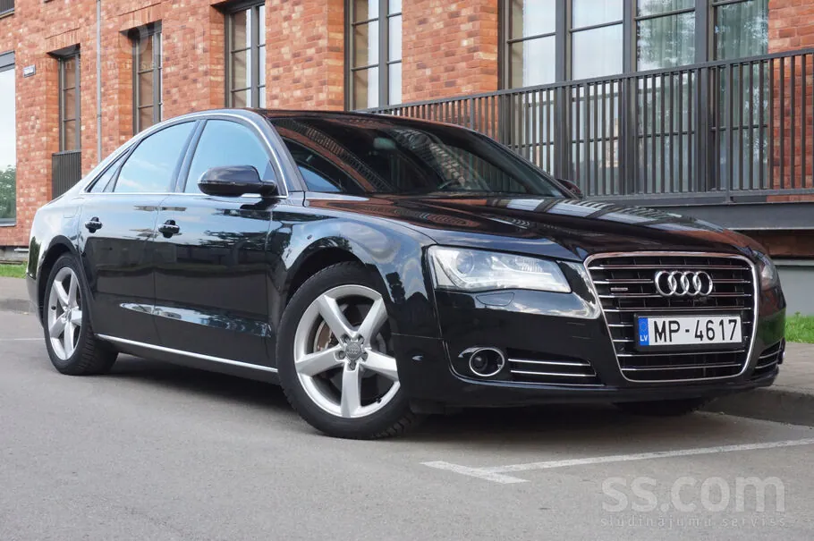 Audi A8 2011 photo 2