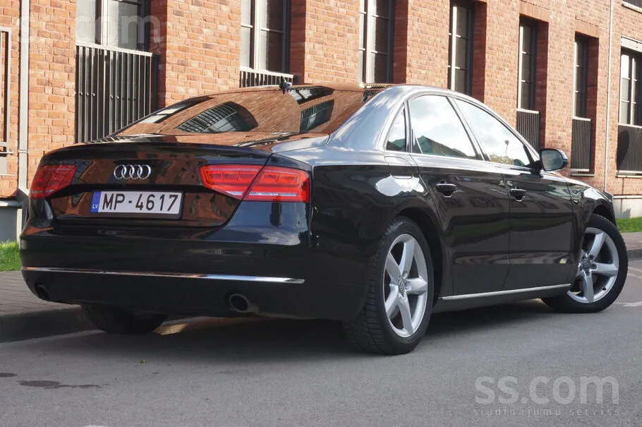 Audi A8 2011 photo 3