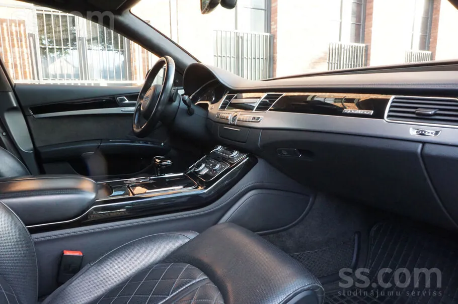 Audi A8 2011 photo 4