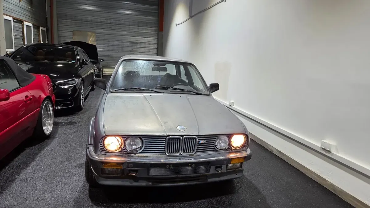 BMW 3 Series 1986 photo 2