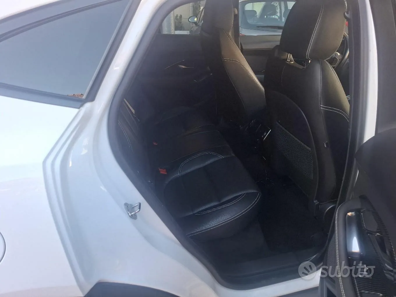 Jaguar E-Pace 2019 photo 5