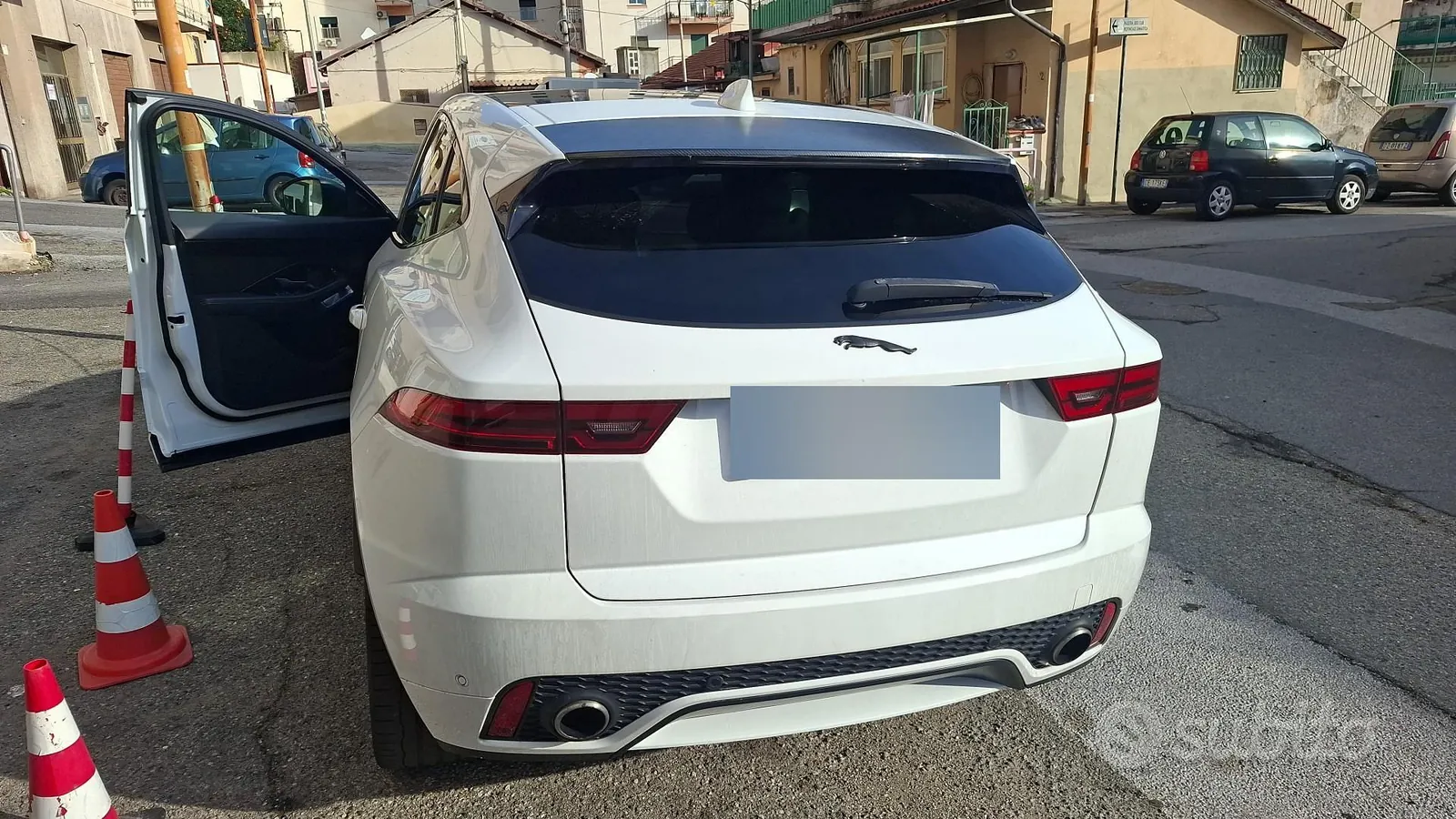 Jaguar E-Pace 2019 photo 2