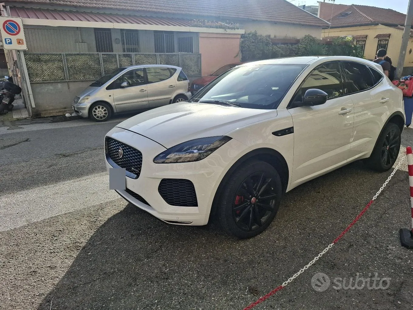Jaguar E-Pace 2019 photo 3