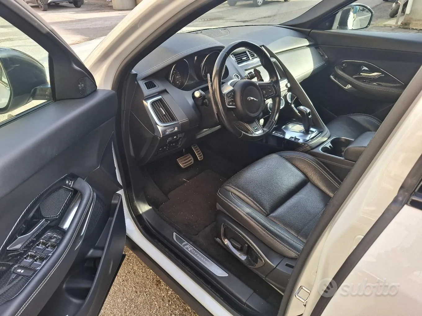 Jaguar E-Pace 2019 photo 4