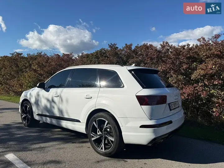 Audi Q7 2016 photo 5