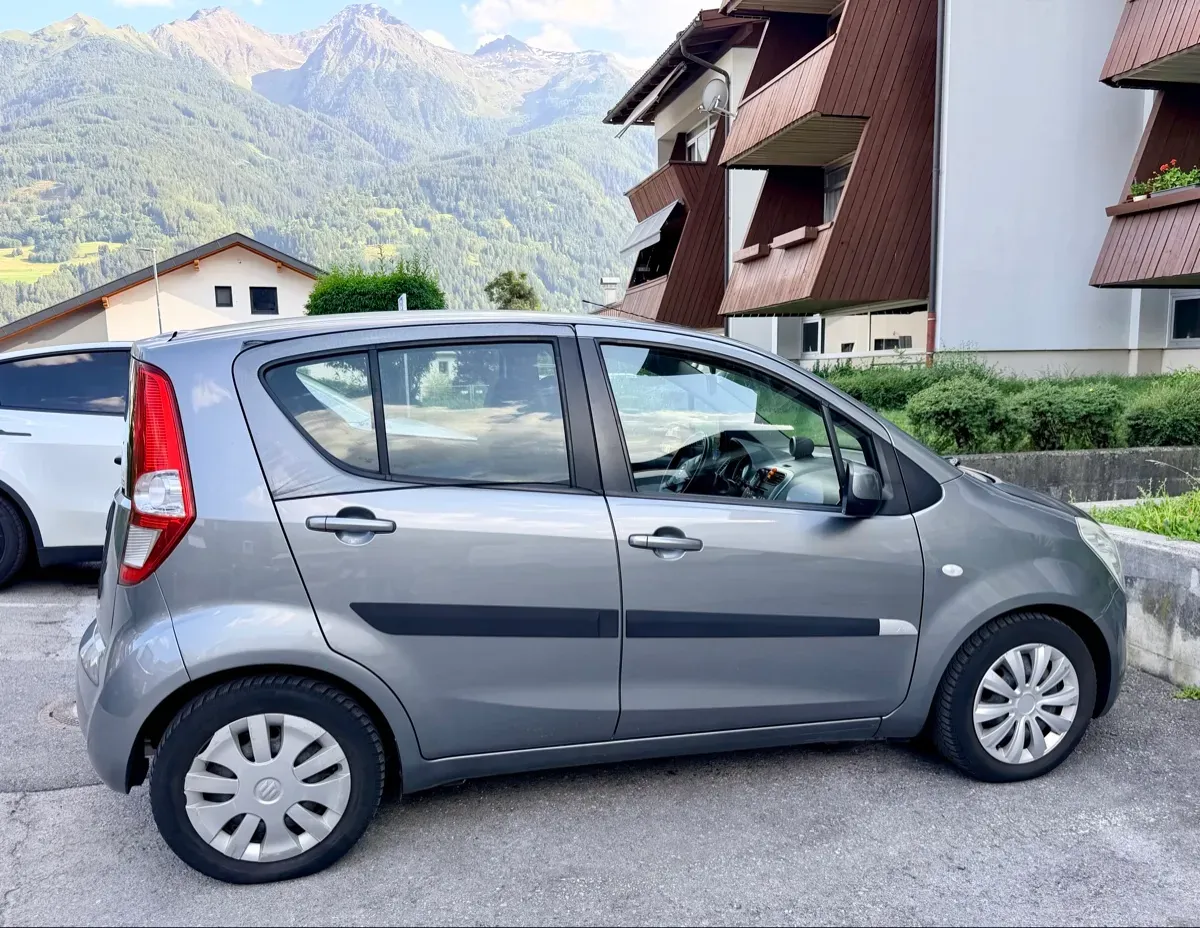 Suzuki Splash 2011 photo 2