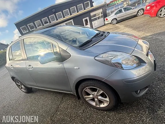 Toyota Yaris 2010 photo 3