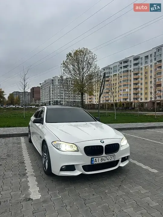 BMW 5 Series 2011 photo 2