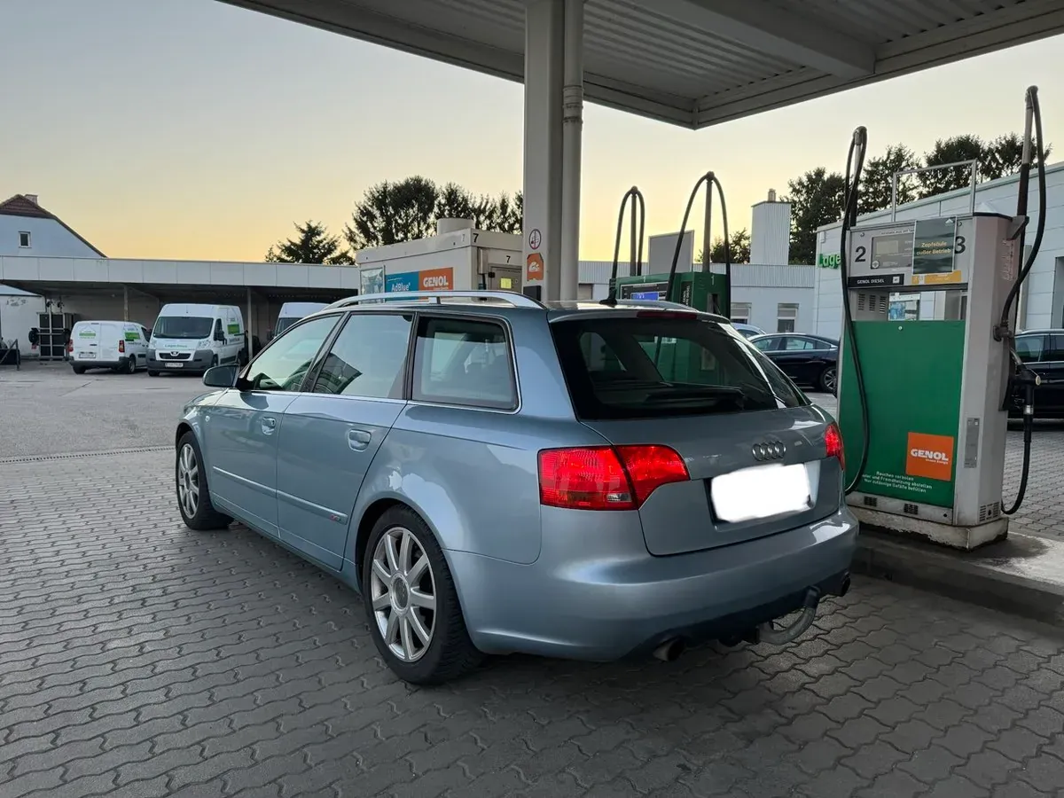 Audi A4 2005 photo 2
