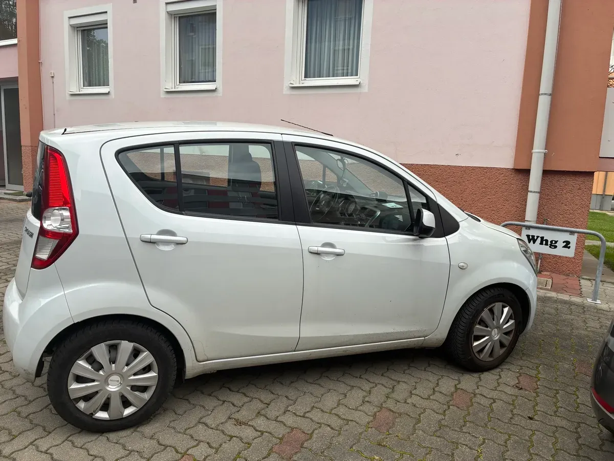 Suzuki Splash 2011 photo 2