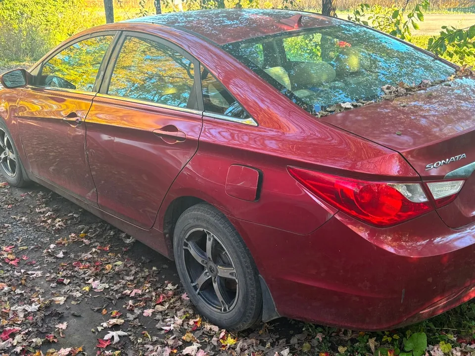 Hyundai Sonata 2011 photo 2