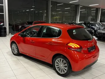 Peugeot 208 2015 photo 2