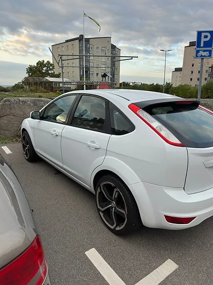 Ford Focus 2010 photo 2