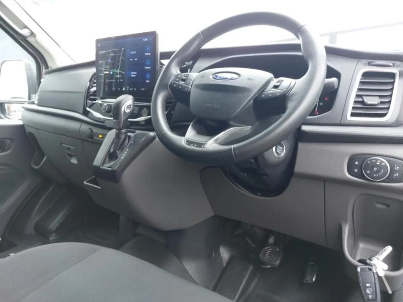 Ford Transit 2024 photo 3