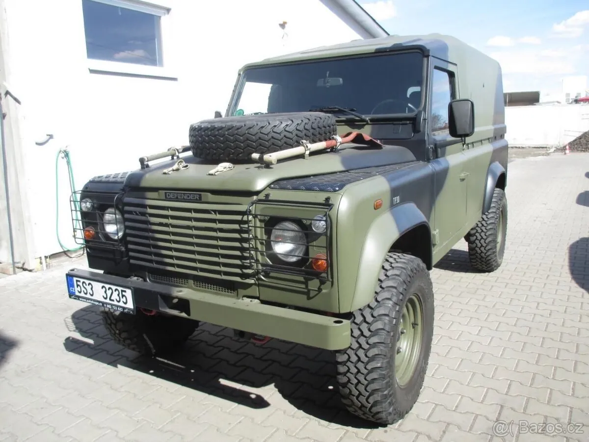 Land Rover Defender 1999 photo 4